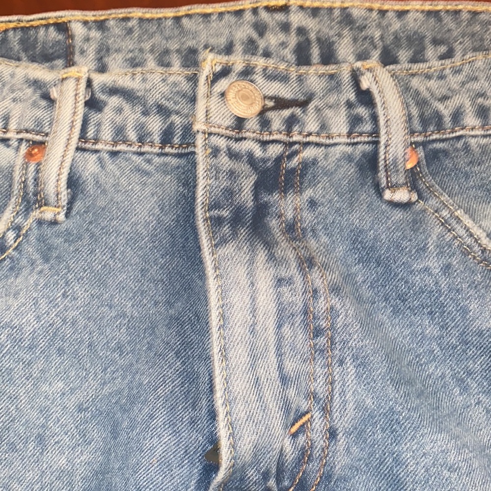 Levi’s jeans w/ side chain detail - Picture 7 of 9